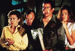 V.l.n.r.: Annie (Sarah Berry), Jake (Dan Hicks), Ash (Bruce Campbell) und Bobby Joe (Kassie Wesley) k&auml;mpfen verzweifelt um ihr Leben.