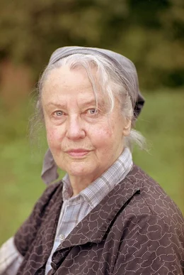 Oma Sl&auml;ttberg (Doris Schade) hat den Ruf, ziemlich bissig, &uuml;berheblich und bevormundend zu sein. Nicht einmal bei ihrer Enkelin Sprotte macht sie eine Ausnahme.