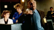 Der berühmte Zauberer Max Dyson (Anthony Zerbe) kennt alle Tricks. Das US-Militär hat ihn engagiert um die vermeidlich übersinnlichen Kräfte des Magier Eliot Blake zu testen.