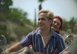 Sa&uacute;l Armend&aacute;riz (Gael Garc&iacute;a Bernal) und Yocasta (Perla De La Rosa)