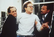 Der Student Brian Benedict (John Allen Nelson, M.) wird von den Leuten des amerikanischen Geheimdienstes als KGB-Mann entlarvt. Doch ist er wirklich ein Agent? Der Student Brian Benedict (John Allen Nelson, M.) wird von den Leuten des amerikanischen Geheimdienstes als KGB-Mann entlarvt. Doch ist er wirklich ein Agent?