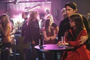 Bei einem Konzert treten seltsame Störungen auf: Melinda (Jennifer Love Hewitt, r.) und Jim (David Conrad, 2.v.r.) wissen nicht, womit das zusammenhängt