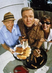 L-R: Arthur Spooner (Jerry Stiller),  Doug Heffernan (Kevin James), Carrie Heffernan (Leah Remini)