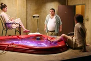 (v.l.n.r.) Sue (Eden Sher); Mickey (Brian Scolaro) und Frankie (Patricia Heaton)