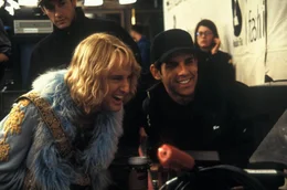 Derart mit Sch&ouml;nheit gesegnet, dass die Intelligenz wohl etwas geringer ausfallen musste: Eines Tages geraten die beiden Supermodels Hansel (Owen Wilson, l.) und Zoolander (Ben Stiller, r.) in eine infame Mordgeschichte ...