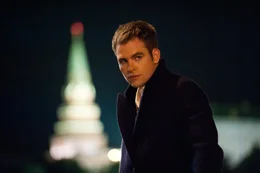 Kaum in Moskau angekommen, ger&auml;t Jack (Chris Pine) ins Visier m&ouml;rderischer Russen. Den ersten Angriff kann er noch abwehren, doch weitere werden bereits geplant, als urpl&ouml;tzlich seine amerikanische Verlobte dort auftaucht ...