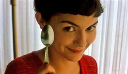 Am&eacute;lie Poulain (Audrey Tautou) arbeitet als Kellnerin in einem Pariser Caf&eacute;.