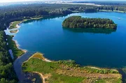 Der Südwesten Deutschlands hat mehr als 20.000 Naturschutzgebiete, fast 5.000 Seen, mehrere Zehntausend Kilometer Bäche und Flüsse und zahllose Wälder, Heiden, Moore und Felsengebirge. Für Tier- und Pflanzenwelt ist der Südwesten die „freie Wildbahn“, für Millionen von Menschen die „Wildnis vor der Haustüre“.