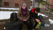 Franziska (25) und Leon (22) aus Hamburg sind obdachlos; Franziska (25) und Leon (22) aus Hamburg sind obdachlos