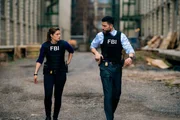 Special Agent Maggie Bell (Missy Peregrym, l.) und Special Agent Omar Adom 'OA' Zidan (Zeeko Zaki, r.)