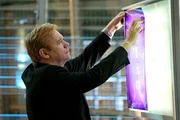 Horatio (David Caruso) sucht nach versteckten Hinweisen, die das Team und ihn zu Starling führen - der nach ihren Erkenntnissen für den Giftgas-Anschlag auf das CSI-Labor verantwortlich ist.