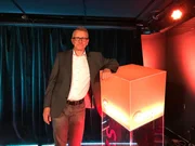 Diesmal erläutert der Biochemiker Prof. Oliver Hayden von der Technischen Universität München, welche Bedeutung Biomarker aus dem Blut für die Medizin haben. Und der Biochemiker Prof. Stephan Clemens (im Bild) von der Universität Bayreuth verrät uns, wie gefährliches Arsen in der Natur abgebaut werden kann. Diesmal erläutert der Biochemiker Prof. Oliver Hayden von der Technischen Universität München, welche Bedeutung Biomarker aus dem Blut für die Medizin haben. Und der Biochemiker Prof. Stephan Clemens (im Bild) von der Universität Bayreuth verrät uns, wie gefährliches Arsen in der Natur abgebaut werden kann.
