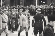 Hitler mit Mussolini im September 1937 in Berlin.