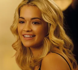 Rita Ora spielt die quirlige, j&uuml;ngere Schwester von Christian Grey.
