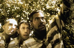 L-R: Pete Hogwallop (John Turturro), Delmar O'Donnell (Tim Blake Nelson), Everett (George Clooney)