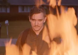 Simon (Kyle Gallner).