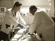 &Uuml;berdosis - Clinton, Indiana. Im &ouml;rtlichen Krankenhaus kommt es immer wieder zu mysteri&ouml;sen Todesf&auml;llen. Die Ermittler sind ahnungslos, warum Patienten, die sich auf dem Weg zur Besserung befanden, pl&ouml;tzlich an Herzversagen sterben.