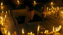 Elise (Larsen Thompson) ahnt nicht, dass dies die letzten Minuten ihres Lebens sind.