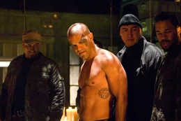 Jack Lupino (Amaury Nolasco, 2.v.l.).