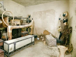 Die Vorkammer der Grabanlage von Tutanchamun. So hat der Entdecker Howard Carter die Vorkammer vorgefunden.