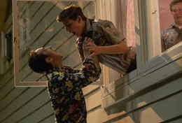 Augie (Joey Morgan, r.) kann es kaum glauben, aber &uuml;berall warten Zombies, f&uuml;r die Ben (Tye Sheridan, M.) und er ein nettes Abendessen w&auml;ren ...