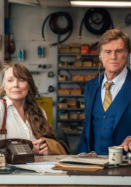 Der Bankr&auml;uber Forrest Tucker (Robert Redford) lernt auf der Flucht die Farmbesitzerin Jewel (Sissy Spacek) kennen.