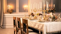 Ob bei Staatsbesuchen, royalen Hochzeiten oder an Nationalfeiertagen: Gegessen wird immer. "Terra X History" erz&auml;hlt die Geschichte legend&auml;rer Dinner und blickt hinter Men&uuml;s und Speisekarten.