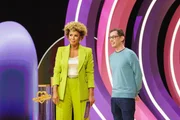 Arabella Kiesbauer (l.)