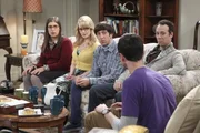 Das Beziehungsaus zwischen Amy (Mayim Bialik, l.) und Sheldon (Jim Parsons, r.) schafft eine angespannte Stimmung in der Gruppe. Bernadette (Melissa Rauch, 2.v.l.), Howard (Simon Helberg, 3.v.l.) und Stuart (Kevin Sussman, 2.v.r.) wissen nicht so Recht wie sie reagieren sollen ...