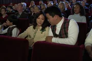 (v.l.n.r.) Evan Huang (Ian Chen); Jessica Huang (Constance Wu); Louis Huang (Randall Park)