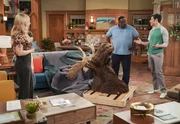 (v.l.n.r.) Gemma Johnson (Beth Behrs); Calvin Butler (Cedric the Entertainer); Dave Johnson (Max Greenfield)