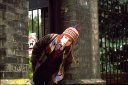 Marcus (Nicholas Hoult) ist ein Sonderling und leidet unter den H&auml;nseleien der Mitsch&uuml;ler und den Launen seiner Mutter. Weil der Junge davon tr&auml;umt, einen Vater zu haben, h&auml;ngt er alsbald an Will wie eine Klette ...