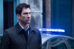 Dylan McDermott (Sam Parker).