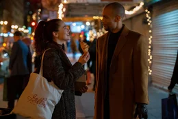 Rachel (Zoey Deutch, vorne l.) und  Ethan (Kendrick Sampson, vorne r.)