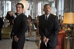 v.li.: Agent K, jung (Josh Brolin), Agent J (Will Smith)