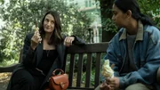 Hélène (Camille Cottin, l.) vertraut auf ihr Auge für neue Talente. Sie glaubt, dass Pam (Anjana Vasan, r.) das Zeug zu einer ausgezeichneten Profi-Killerin hat. Hélène (Camille Cottin, l.) vertraut auf ihr Auge für neue Talente. Sie glaubt, dass Pam (Anjana Vasan, r.) das Zeug zu einer ausgezeichneten Profi-Killerin hat.