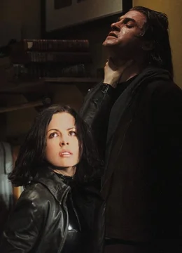 Verbotene Liebe zwischen Vampir und Werwolf: Kate Beckinsale als Selene, Scott Speedman als Michael Corvin (Copyright SRF)