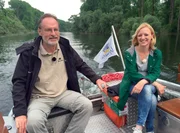 Anna Lena Dörr mit Erwin Stengelin, Bootsführer Altrheinfahrten  Germersheim. Anna Lena Dörr mit Erwin Stengelin, Bootsführer Altrheinfahrten  Germersheim.