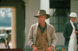 Denys Finch Hatton (Robert Redford), ein ungebundener, englischer Gl&uuml;cksritter.