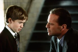 v.l.n.r.: Cole (Haley Joey Osment) und Malcolm Crowe (Bruce Willis)