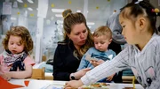 rec. Arbeiten in der Kita – Viel Verantwortung, wenig Lohn und Anerkennung. Angela arbeitet in einer Kita als Betreuerin.