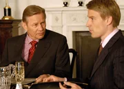 Rosamunde Pilcher - Vier Jahreszeiten: Ein Sommer in Endellion Essen oder Verhör?: Michael York als Stephen, Max Pufendorf als James