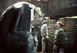 Seitdem sie als blinde Passagiere auf einem der Vogonenraumschiffe entdeckt wurden, haben die beiden Freunde Arthur (Martin Freeman, l.) und Ford (Mos Def, r.) m&auml;chtig &Auml;rger an der Backe ...