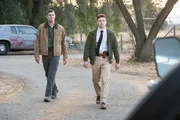 Special Agent Leroy Jethro Gibbs (Austin Stowell, l.); Special Agent Bernard Randolf (Caleb Foote, r.)