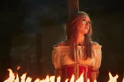 Eine Hexe (Carolin Kebekus) brennt für ihren Job in einer bewegenden Musical-Nummer. Eine Hexe (Carolin Kebekus) brennt für ihren Job in einer bewegenden Musical-Nummer.