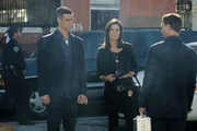 (v.l.): Det. Don Flack (Eddie Cahill), Det. Jo Danhill (Sela Ward) und Det. Mac Taylor (Gary Sinise)