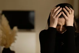 Michelle ist 33. Seit ihrem zw&ouml;lften Lebensjahr leidet sie an der Krankheit Depression. Die alleinerziehende Mutter k&auml;mpft mit Panikattacken, extremen Schlafst&ouml;rungen und Antriebslosigkeit.