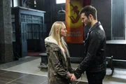 Julia (Jenny Bach) schafft es nicht, Lukas (Marc Schöttner) fallen zu lassen und verspricht ihm sogar, für ihn da zu sein.