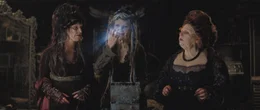Die Hexe Lamia (Michelle Pfeiffer, M.) und ihre beiden Schwestern Empusa (Sarah Alexander, l.) und Mormo (Joanna Scanlan, r.) sind ebenfalls hinter der Sternschnuppe her, die ihnen Unsterblichkeit bringen soll.