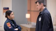 Bailey (Jenna Dewan) und John (Nathan Fillion) wägen im Krankenhaus die Optionen ab, ein verwaistes Kind aufzunehmen, dessen Eltern ermordet wurden, um ihm ein Schicksal im Kinderheim zu ersparen.